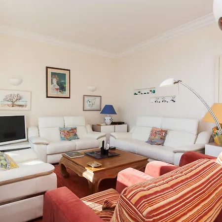 Apartment 2-br By The Beaches Magical Sea View